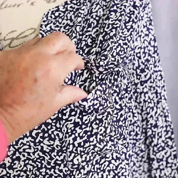 Lila Rose Size M Blue/white leopard print /geometric print blouse - Picture 4 of 14